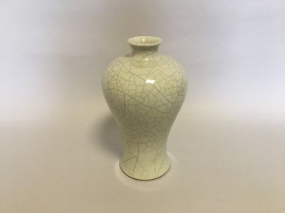 null Vase balustre en porcelaine craquelée beige H.21.5 cm