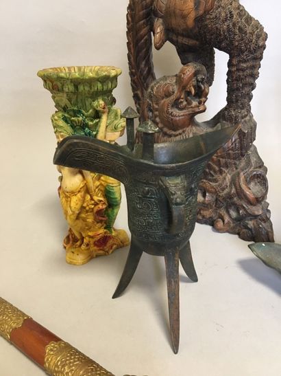 null Various lot: sculpture, suspension, vase and coffee pot...