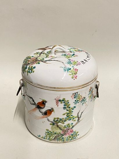 null Chinese porcelain covered pot with polychrome decoration of birds and inscriptions...