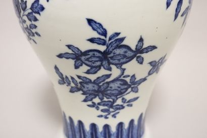 null Blue and white vase decorated with pomegranates. H. 32 cm