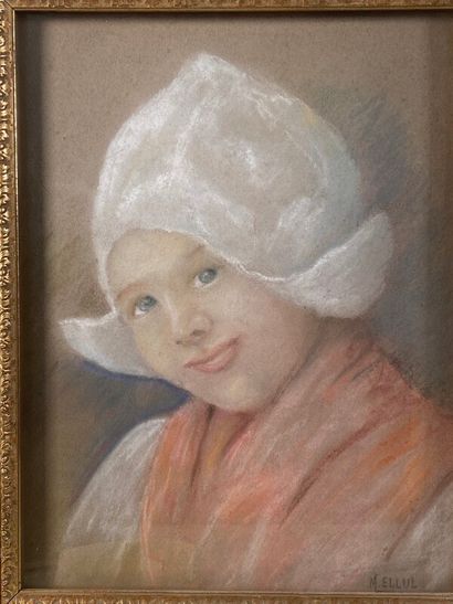 null ELLUL M. "enfant à la coiffe" Pastel signée en bas à droite 36 x 27 cm
