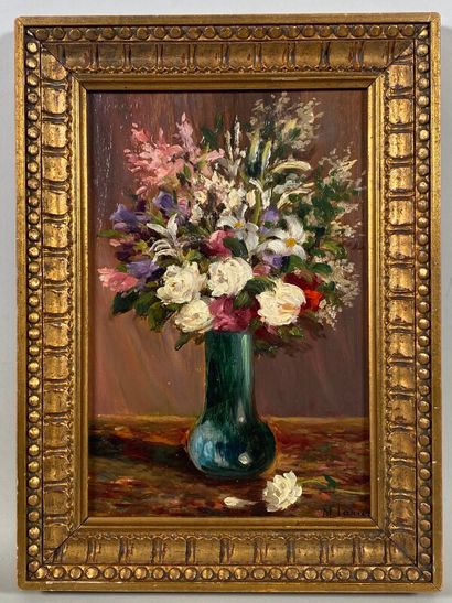 null LARUE Maurice (1861-1935), "bouquet de fleurs" huile sur panneau signée en bas...