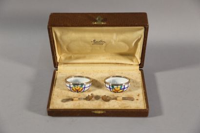 null Pair of porcelain salad bowls with blue and orange stripes, silver ring and...
