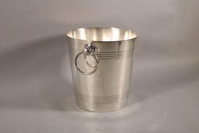 null Seau à champagne en métal argenté à filets et deux anses anneaux - H. 18,5 cm...
