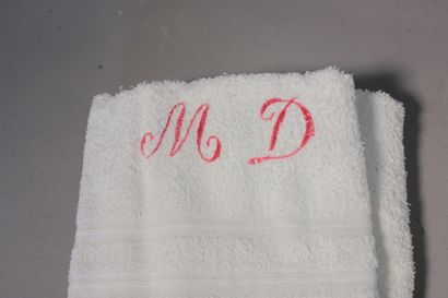 null Ensemble de serviettes de toilette : 3 en éponge monogrammées "MD" et "BD",...