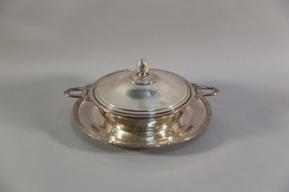 null CHRISTOFLE, Vegetable dish on its silver plated tray in the Louis XVI style,...