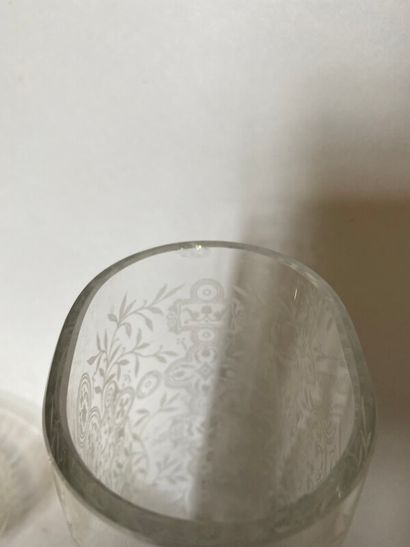 null BACCARAT, modèle Michel-Ange, un vase et un vide poche en cristal décor gra...