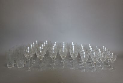 null Service en cristal comprenant : 8 verres à orangeade, 8 verres à eau, 12 verres...