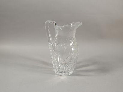 null SAINT LOUIS, broc à eau en cristal taillé - H. 24 cm