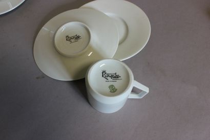 null Six tasses et six sous-tasses en porcelaine blanche, Manufacture Royale de Limoges...