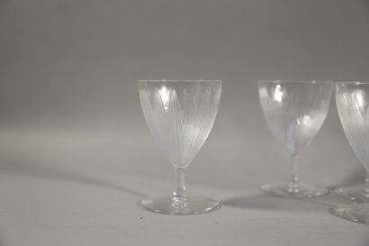 null R. LALIQUE FRANCE, suite de huit verres à décor feuilles H. 9,5 cm