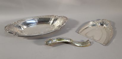 null Silver-plated metal bread set including a crumb tray and a basket.

L. basket...