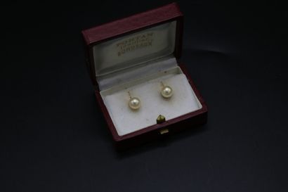 null Pair of earrings with pearls (7.2 mm), Gross weight: 2.76 g - in a Fontan jewelry...