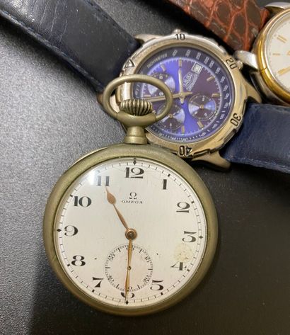 null Deux montres bracelet d'homme : Tissot et Laval Chronograph

On joint une montre...