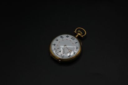 null Yellow gold pocket watch with white enamel dial and hour markers, Arabic numerals

Gross...