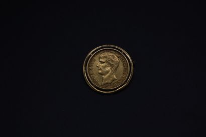null Broche ronde en or jaune 750 millièmes ornée d'une pièce de 40 francs Bonaparte...