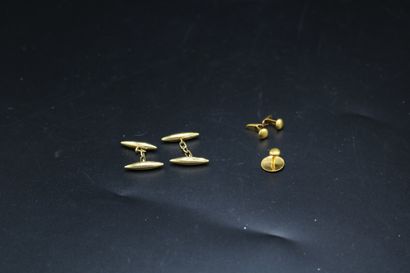 null Pair of cufflinks and three necklinks in yellow gold - 5,59 g
