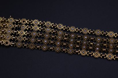 null Bracelet en or jaune 585 millièmes à cinq rangs de maillons en forme de fleurs...