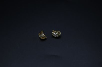 null Paire de boucles d'oreilles en or jaune orné de diamants pour 0.4 ct - Poids...