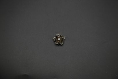 null Clip de corsage en or rose et argent en forme de fleur orné de diamants taillés...