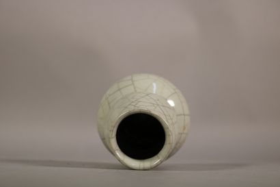null Chine

Vase en porcelaine de la famille "GE" 

H. 14,5 cm
