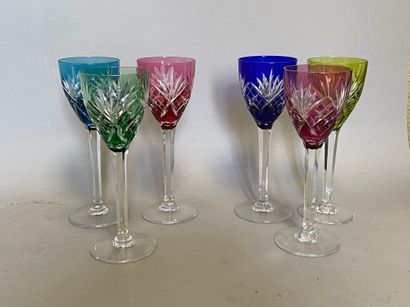 null SAINT LOUIS, suite de six verres en cristal coloré et taillé - H. 21.3 cm