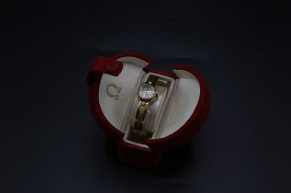 null OMEGA, montre bracelet en or jaune 750 millièmes et platine, cadran à fond champagne...