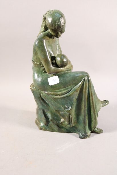 null Claude GOLFIER (1932) - "Maternité" - sujet en bronze patine verte - signé sur...