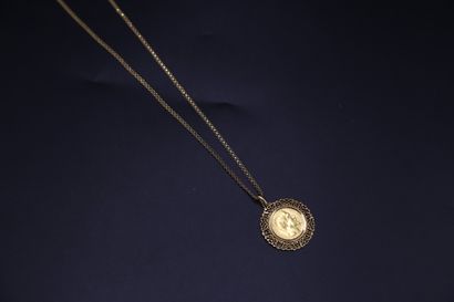null Pendentif en or jaune orné d'une pièce de 20 francs 1853 et chaîne en or jaune...