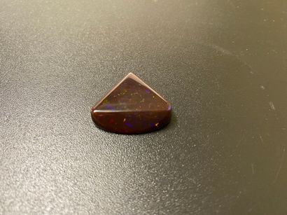 null Opale d'Ethiopie cabochon de forme triangulaire - 17,70 ct