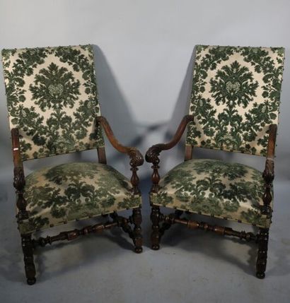 null Paire de fauteuils de style Louis XIII, tissu en velours de gênes. Fin XIX°-...