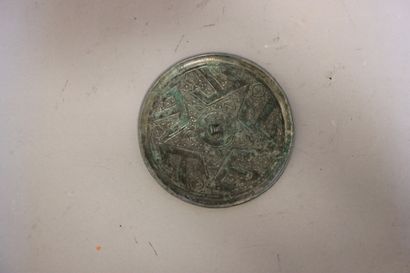 null CHINE - miroir en bronze patiné (Ø. 14 cm)