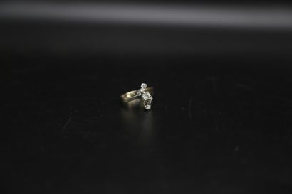 null Bague style marquise en or blanc et platine ornée de diamants ronds taille brillant...