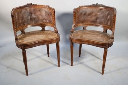null Une paire de fauteuils cannés, dossier à double cannage, des tyle Louis XVI,...