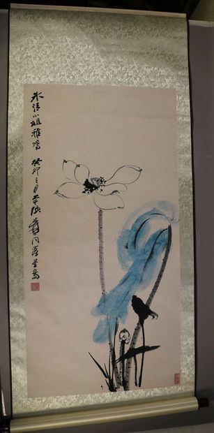 null Chine

Gravure sur papier à décor de fleurs, roulée

150 x 60 cm (le tout),...