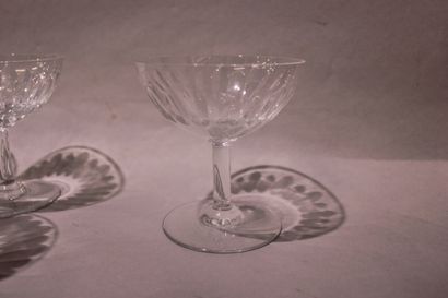 null BACCARAT - Service de verres en cristal à côtes modèle Cassino comprenant 12...