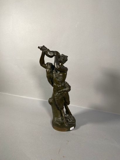 null Sujet en bronze "Le satyre à l'outre" signé Clodion sur la terrasse Ht. 43c...