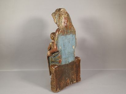 null Vierge à l'Enfant en bois sculpté, polychromé et doré. Assise sur un banc trône,...