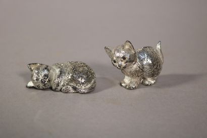 null CHRISTOFLE, deux sujets en métal argenté ajouré à décor de chats - (usures)