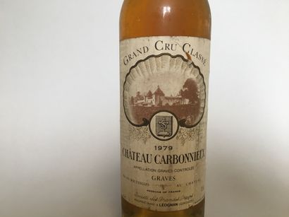 null 1 blle Ch. CARBONNIEUX Graves 1979 - Bas goulot, étiquette sale