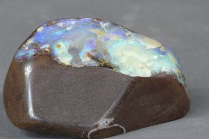null Boulder opal from Australia.

Dim. 12 x 8 cm. 

A section of crystallized calcite...