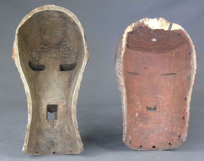 null Deux masques Kifwebe féminins en bois léger polychrome à la stylisation classique....