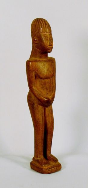 null Statuette en bois léger naturel figurant un homme debout. 

Haut. 40 cm. style...