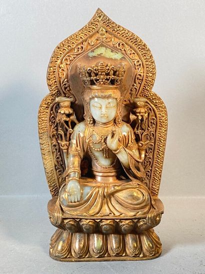 null CHINE, grande sculpture d'une déesse en jade laqué or - H. 26 cm