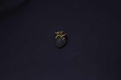null Pendentif en or jaune (750) et quartz formant un ourson en peluche sur coeur...