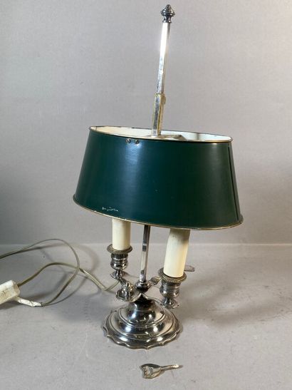 null Une lampe bouillotte en métal argenté (prise de vis cassée) H: 45 cm
