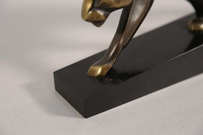 null Maurice PROST (1894 - 1967) Panthère marchant Sculpture en bronze à patine brune...