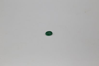 null * Emeraude de forme ovale taille cabochon - 3.50 ct