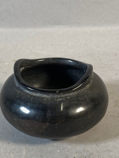 null Brûle-parfum en agate noire - Chine XIXe-XXe siècle h: 4,5 cm diam: 8 cm