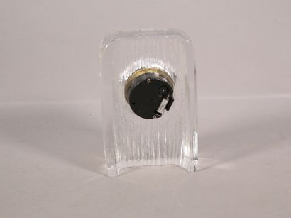 null DAUM, Pendule en cristal. 

H. 17 cm